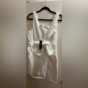 Lulus white mini dress with bow in back, size medium, never worn, new with tags